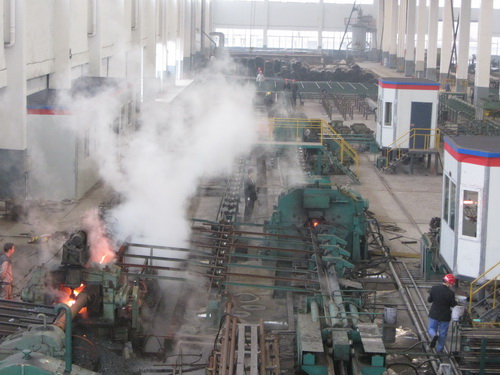 德阳无缝钢管厂家生产车间